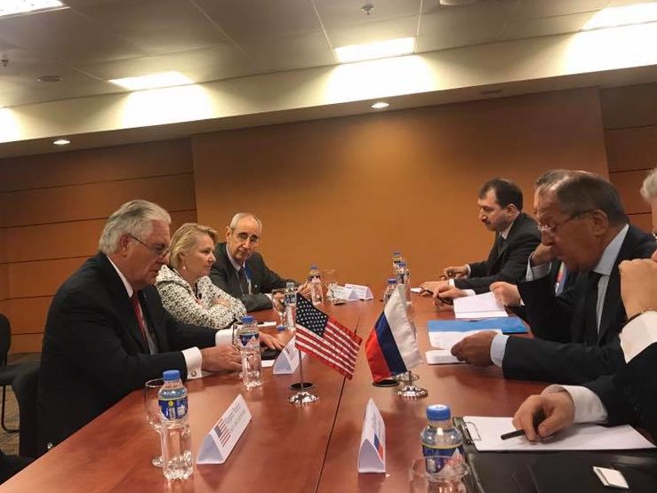 После встречи с Тиллерсоном Лавров заявил, что "почувствовал готовность" американских коллег вести с РФ диалог о санкциях