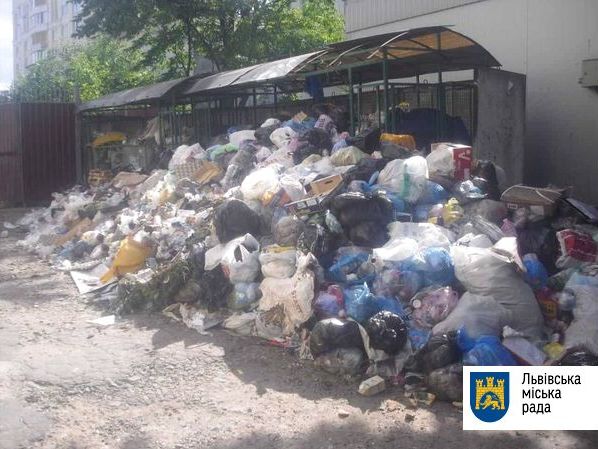 Фракция УКРОП Львовского горсовета требует отчета Садового и "Львовспецкоммунтранса" относительно средств на вывоз мусора
