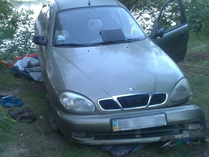 ﻿У Київській області чоловік загинув, намагаючись зупинити автомобіль, який котився з пагорба