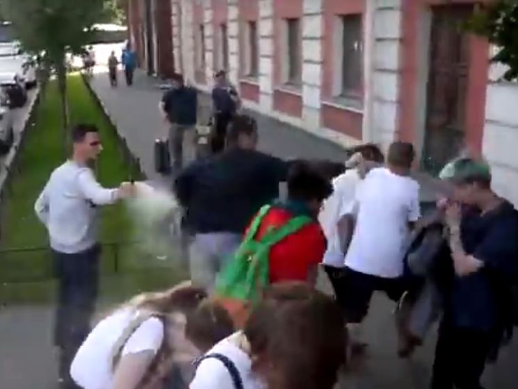﻿У Санкт-Петербурзі напали на учасників ЛГБТ-прайду і журналістів