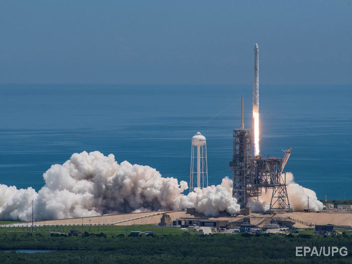 SpaceX усешно запустила космический грузовик Dragon к МКС с помощью ракеты-носителя Falcon 9