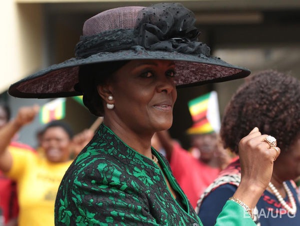Жену президента Зимбабве Мугабе обвинили в избиении девушки в ЮАР