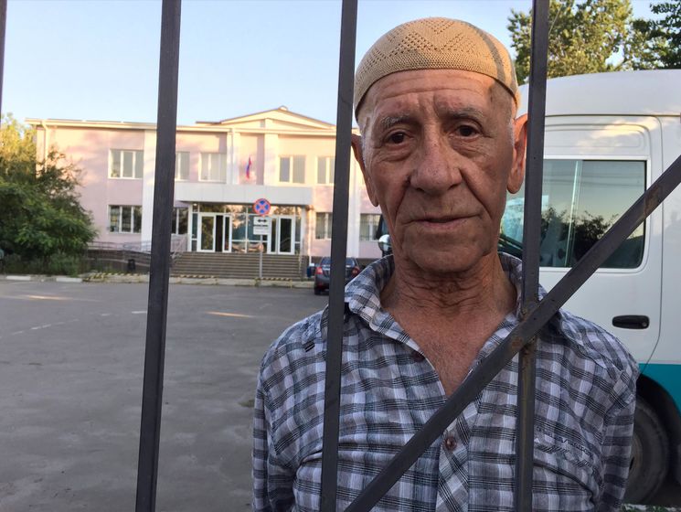 В Крыму на волю вышел 76-летний активист, отсидевший десять суток "за сопротивление полиции"