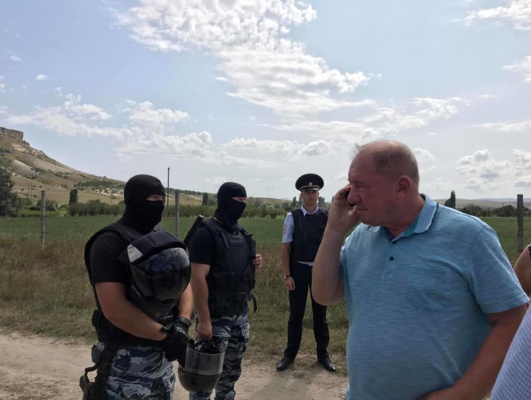 Крымские татары провели памятное мероприятие, которому мешали оккупанты, в другом месте – активист Смедляев