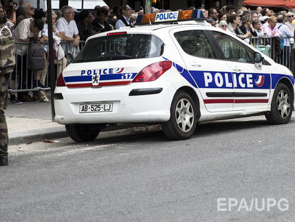 В Марселе водитель автомобиля два раза за день врезался в автобусные остановки, погибла женщина