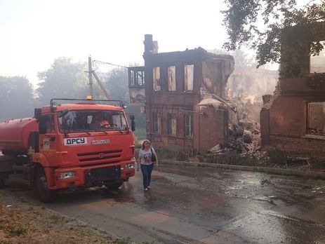 В МЧС РФ заявили, что основной причиной пожара в Ростове-на-Дону считают "занесение постороннего источника зажигания"