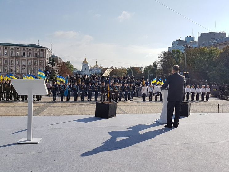 Порошенко: Российских оккупантов от украинского флага корчит, как чертей от ладана