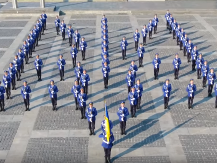 Бойцы Национальной гвардии поздравили Украину с Днем Независимости. Видео