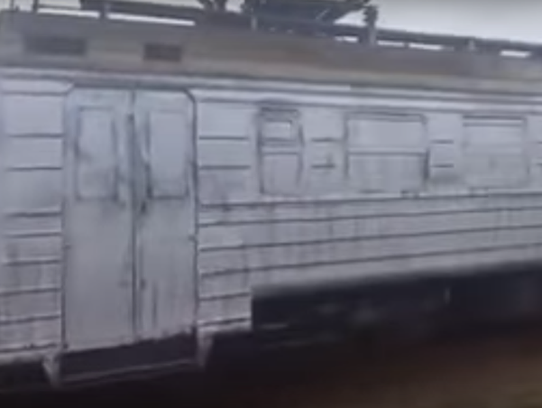 Неизвестные разрисовали краской поезд "Львов &ndash; Мукачево"