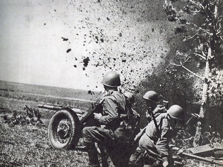 Киевлянка Хорошунова в дневнике 1943 года: По радио объявили о жестоких боях на запад от Конотопа. А это уже совсем близко от нас