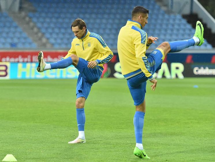 Сборная Украины провела тренировку перед игрой с Исландией в тяжелых погодных условиях. Видео
