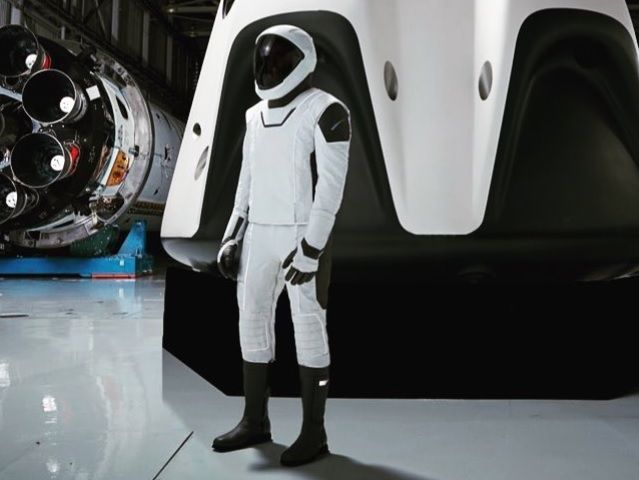 Маск представил новый космический скафандр компании SpaceX
