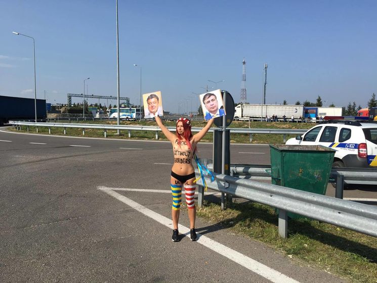 У пункта пропуска "Краковец" задержали голую активистку Femen