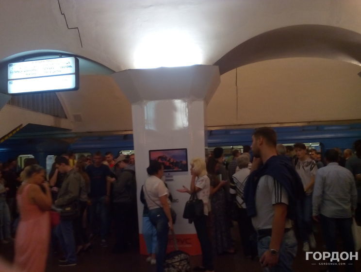 ﻿Станції київського метро, які закривали через задимлення, відновили роботу