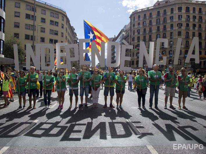Прокуратура Испании приказала полиции изымать избирательные урны и агитацию, связанную с референдумом в Каталонии