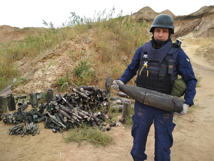 В районе воинской части в Донецкой области после пожара пиротехники изъяли 440 боеприпасов