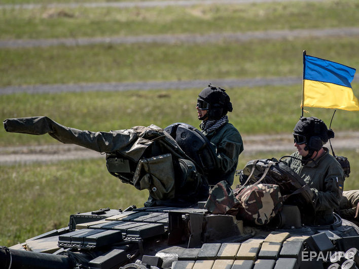 54% украинцев готовы в случае угрозы защищать Украину с оружием в руках – опрос