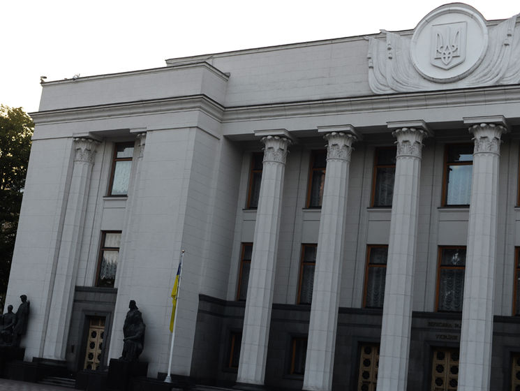 Рада приняла закон о продлении на год особого порядка самоуправления на Донбассе