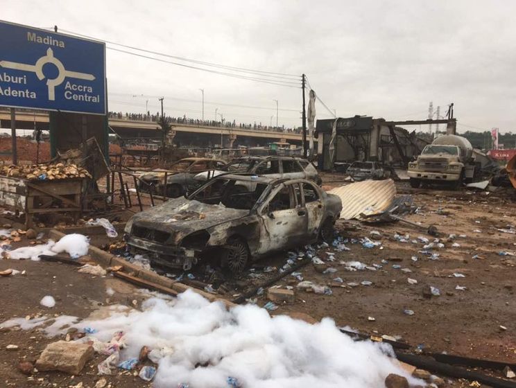 В результате взрывов на АЗС в Гане погибло шесть человек