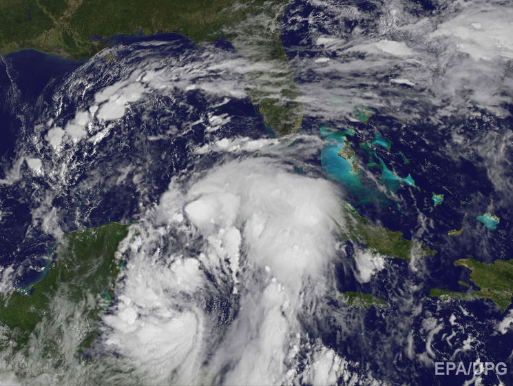 Ураган "Нейт" ослабел до уровня тропического шторма
