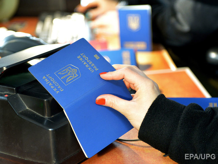 В 2017 году биометрические паспорта оформили 70,7 тыс. переселенцев и жителей зоны АТО и 20,8 тыс. жителей Крыма