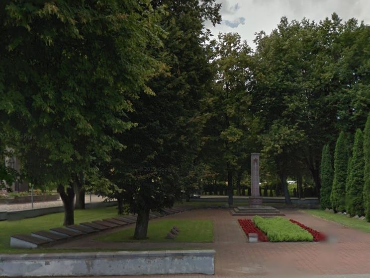 В Литве на захоронениях советских воинов разместили уточнения, что надписи не соответствуют исторической правде