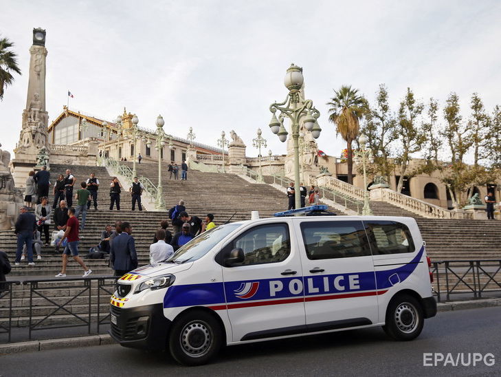Во Франции восемь человек подозревают в подготовке покушений на политиков и нападений на мечети