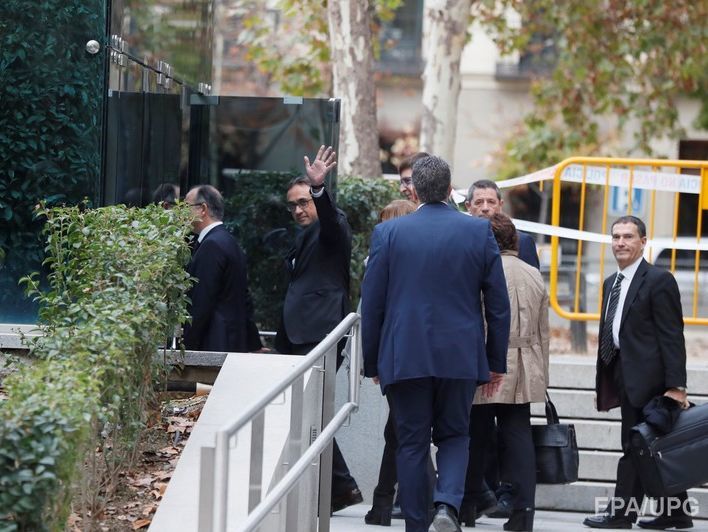 Национальный суд Испании арестовал восьмерых членов правительства Каталонии