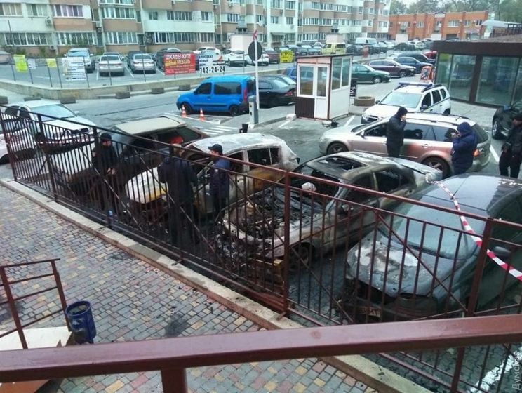 В Одессе за ночь сожгли 18 автомобилей &ndash; ГСЧС