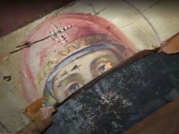 В Винницкой области на балках крыши школы нашли иконы