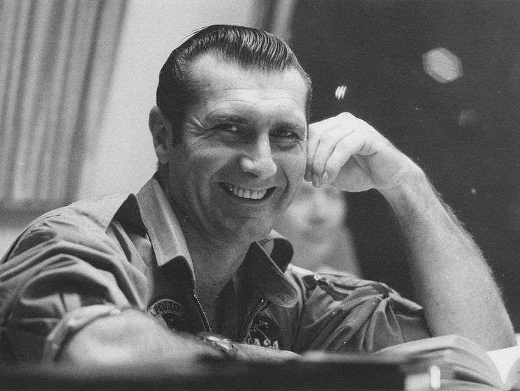 В США умер пилот "Аполлона-12" Ричард Гордон, облетевший вокруг Луны