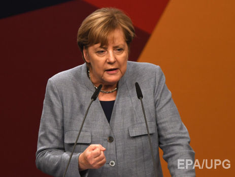 Меркель поздравила участников съезда партии "Народный фронт"