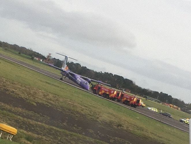 В британском аэропорту приземлился самолет без переднего шасси