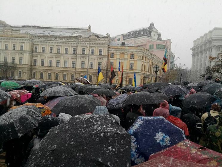 В Киеве проходит марш в поддержку принятия закона об импичменте президента Украины. Трансляция