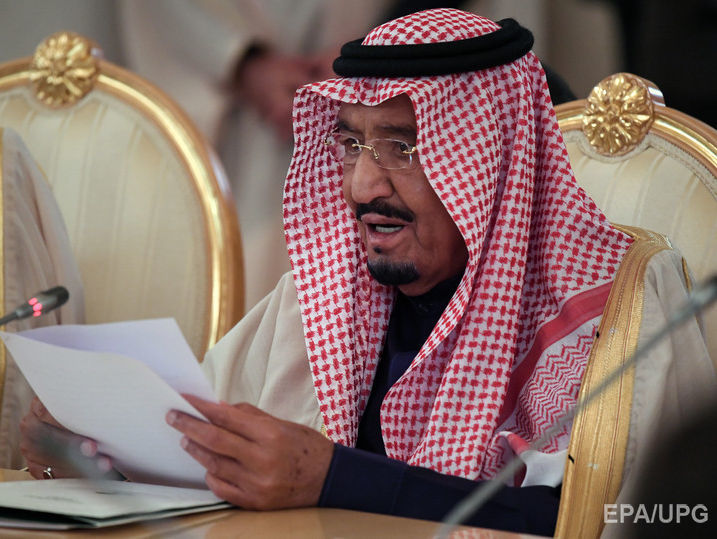 Король Саудовской Аравии не собирается отказываться от престола в пользу сына &ndash; Bloomberg