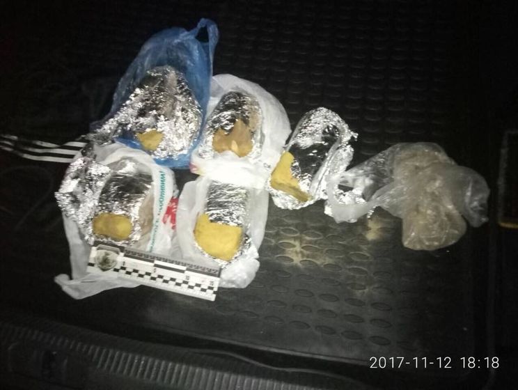 Полиция в Киеве изъяла около 6 кг взрывчатки и 15 детонаторов. Следствие предполагает, что задержанные готовили теракт – Антон Геращенко