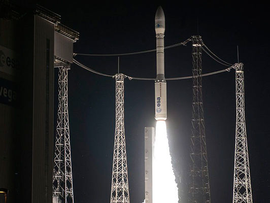 Во французской Гвиане успешно запустили ракету-носитель Vega с украинским двигателем. Видео
