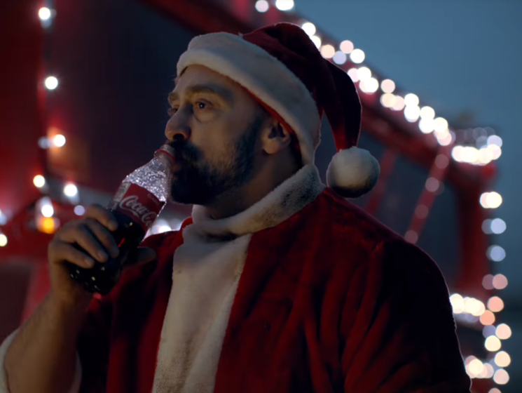 Greenpeace показал альтернативную новогоднюю рекламу Coca-Cola. Видео