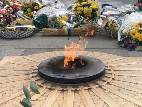 В Париже почтили память жертв Голодомора. Фоторепортаж