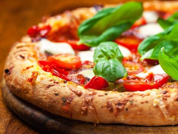 Итальянцы просят признать неаполитанскую пиццу всемирным наследием ЮНЕСКО