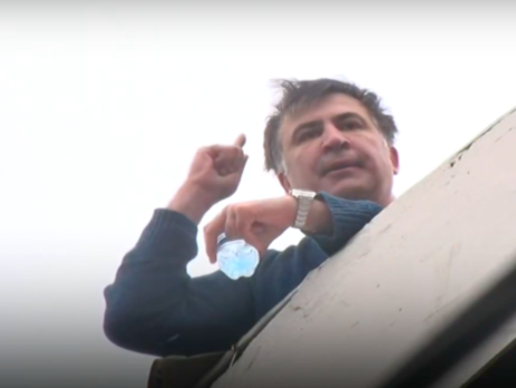 Саакашвили грозился спрыгнуть с крыши. Видео