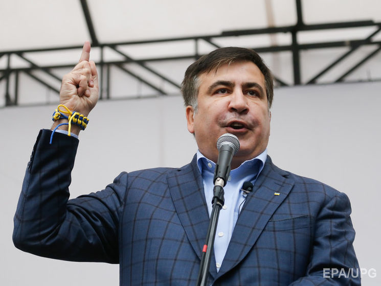 Саакашвили с крыши дома заявил, что его пытается похитить Порошенко по приказу Путина