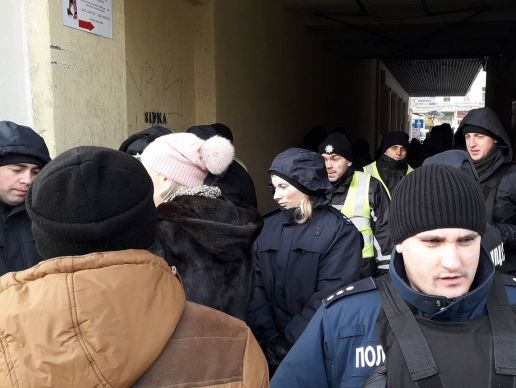 У Печерского суда, где находится Саакашвили, собираются активисты
