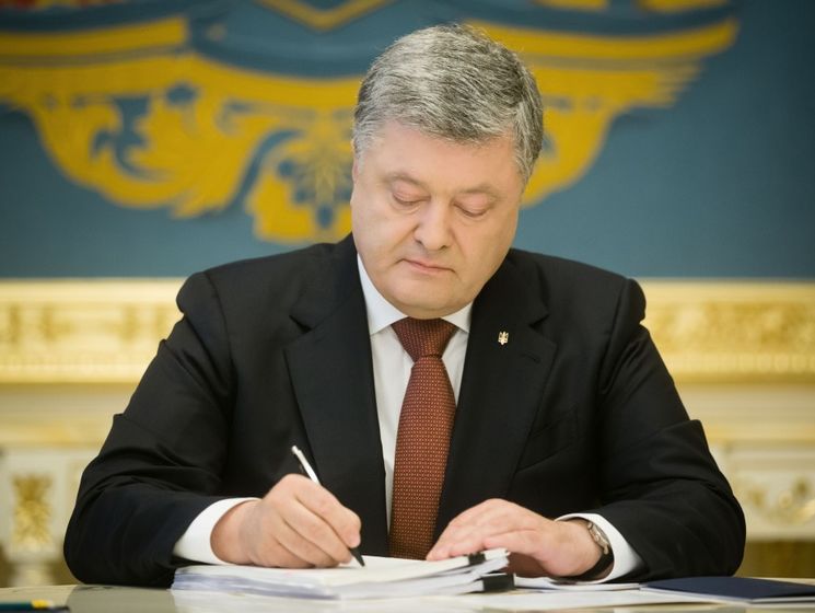 Порошенко подписал закон, разрешающий ему временно назначать членов Нацкомиссии по энергетике