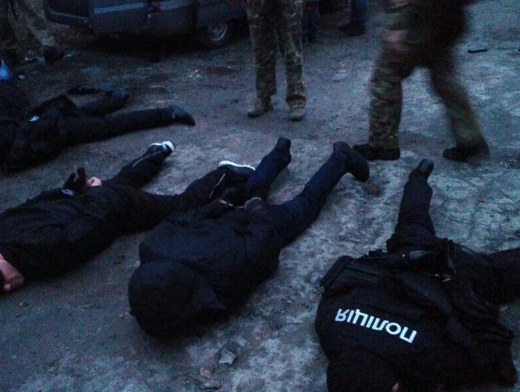 Полиция задержала в Запорожской области банду из девяти человек, одетых в полицейскую форму