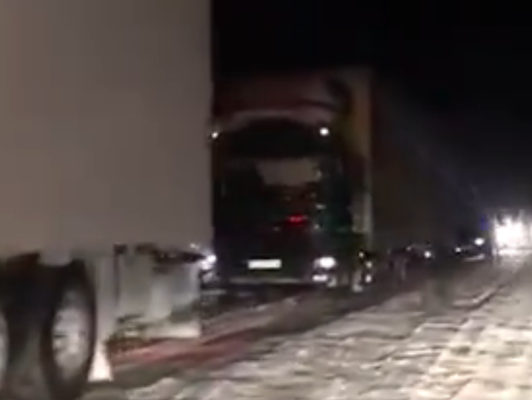 На трассе Киев – Одесса из-за снегопада застряли около 800 фур. Видео