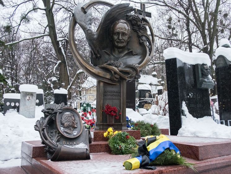 Порошенко: Вячеслав Чорновил вдохновляет на победу в гибридной войне, развязанной против Украины потомками коммунистического режима
