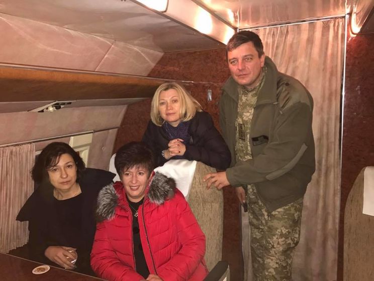 На Донбасс для обмена задержанными вылетел самолет с представителями властей Украины