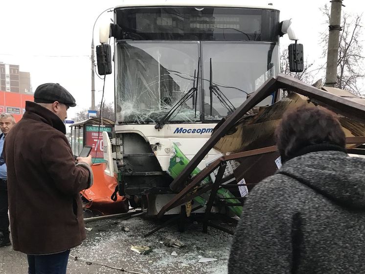 В МЧС РФ опровергли информацию о погибших в результате наезда автобуса на остановку в Москве