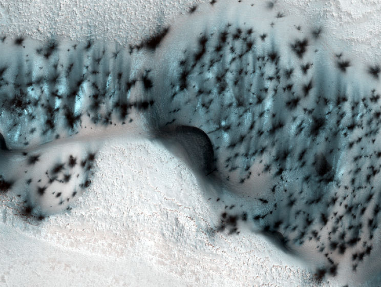 NASA показало снимок заснеженного Марса